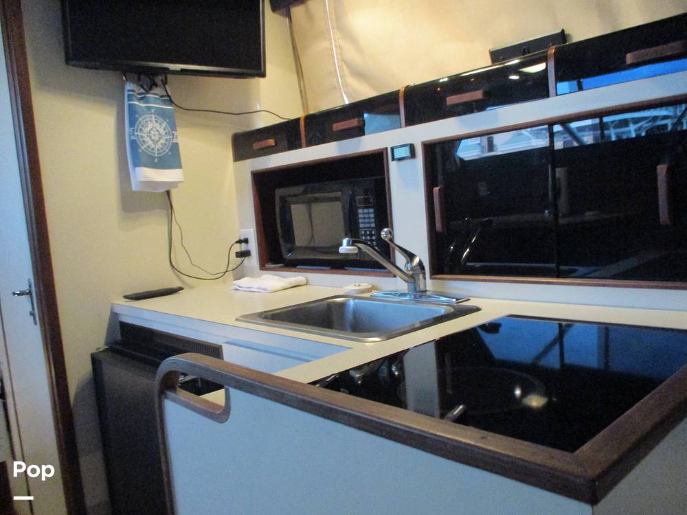 Slide: The Image of Hatteras 32 Flybridge Fisherman 1987 - 13497612