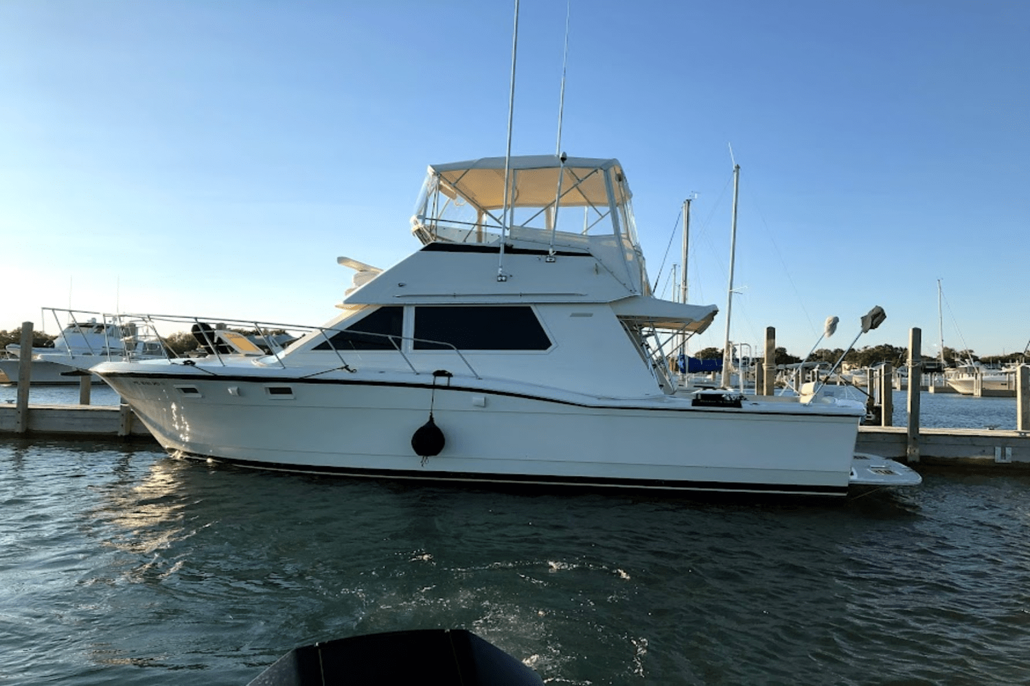 Slide: The Image of Hatteras 36 SPORT FISHERMAN 1986 - 1