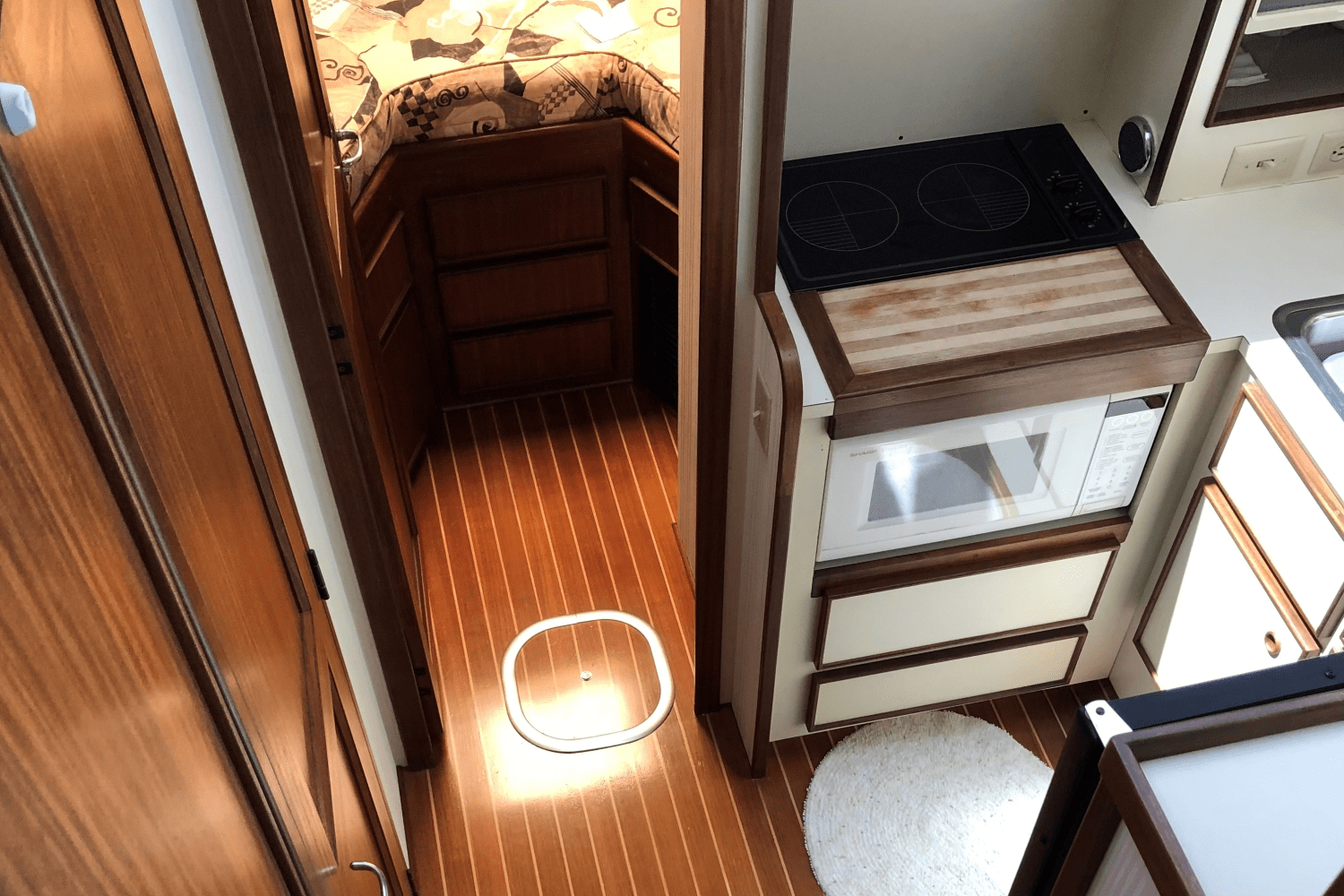 Slide: The Image of Hatteras 36 SPORT FISHERMAN 1986 - 15