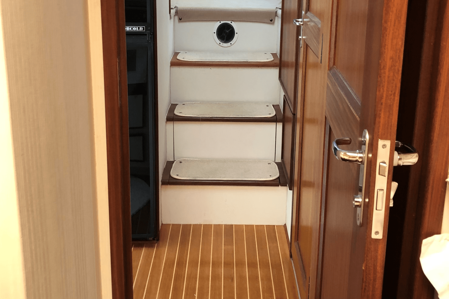 Slide: The Image of Hatteras 36 SPORT FISHERMAN 1986 - 16