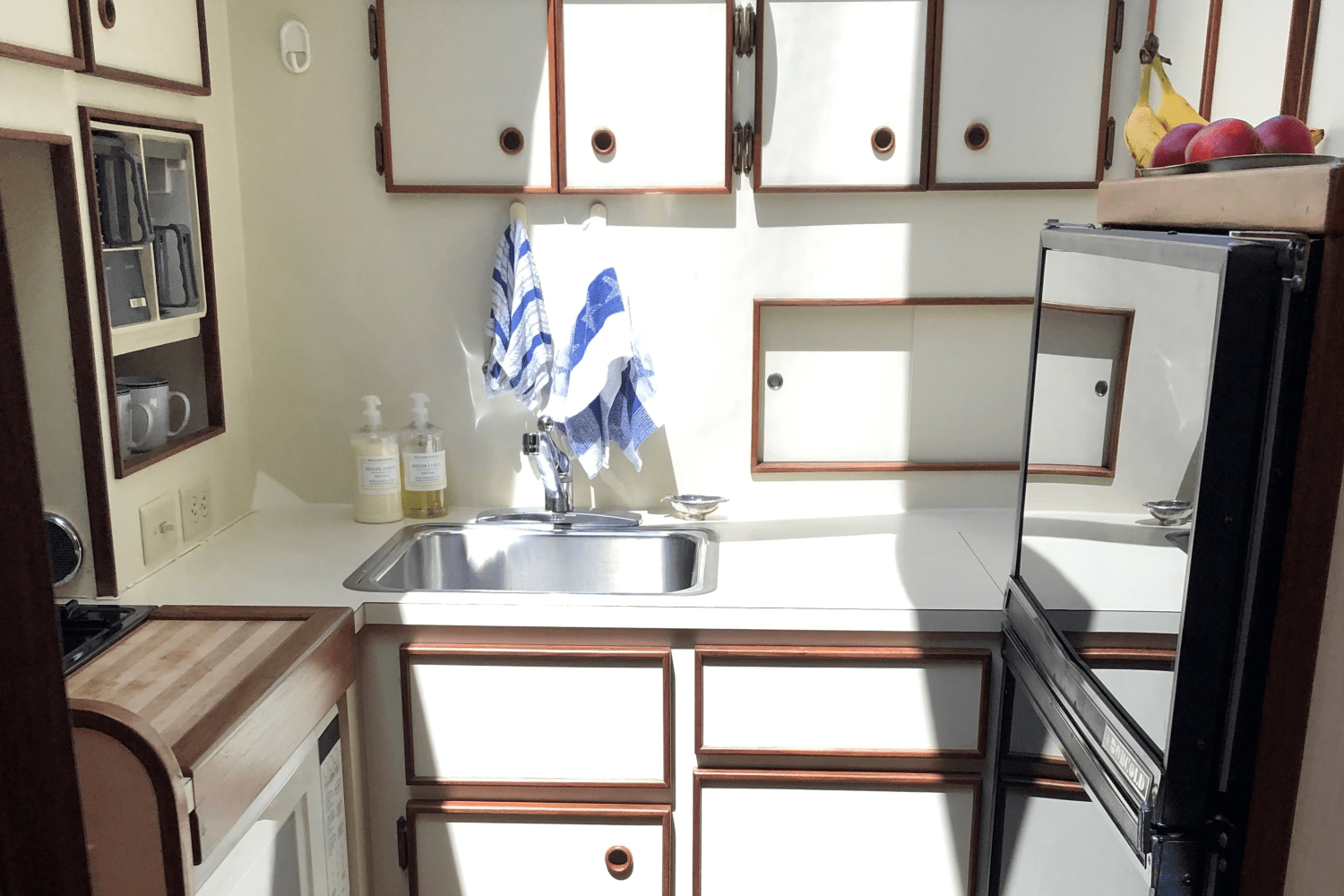 Slide: The Image of Hatteras 36 SPORT FISHERMAN 1986 - 17