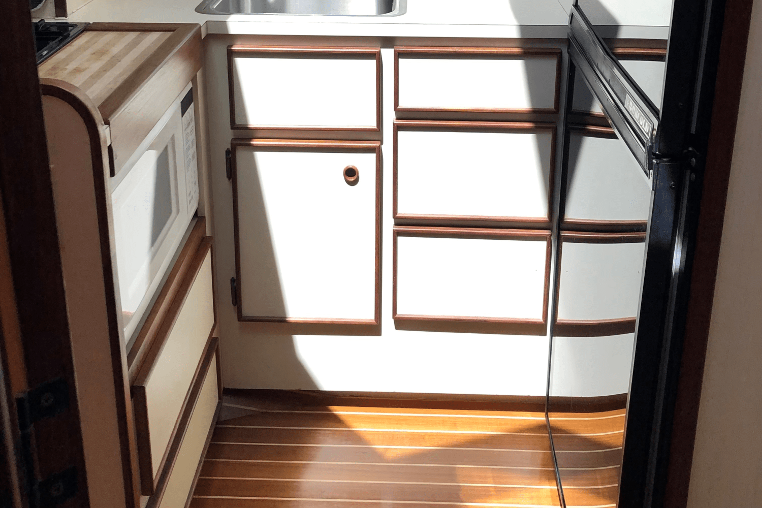 Slide: The Image of Hatteras 36 SPORT FISHERMAN 1986 - 18