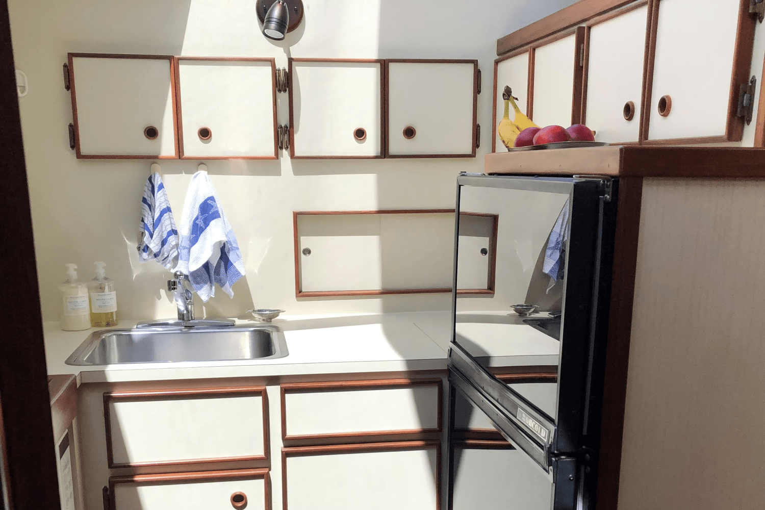 Slide: The Image of Hatteras 36 SPORT FISHERMAN 1986 - 19