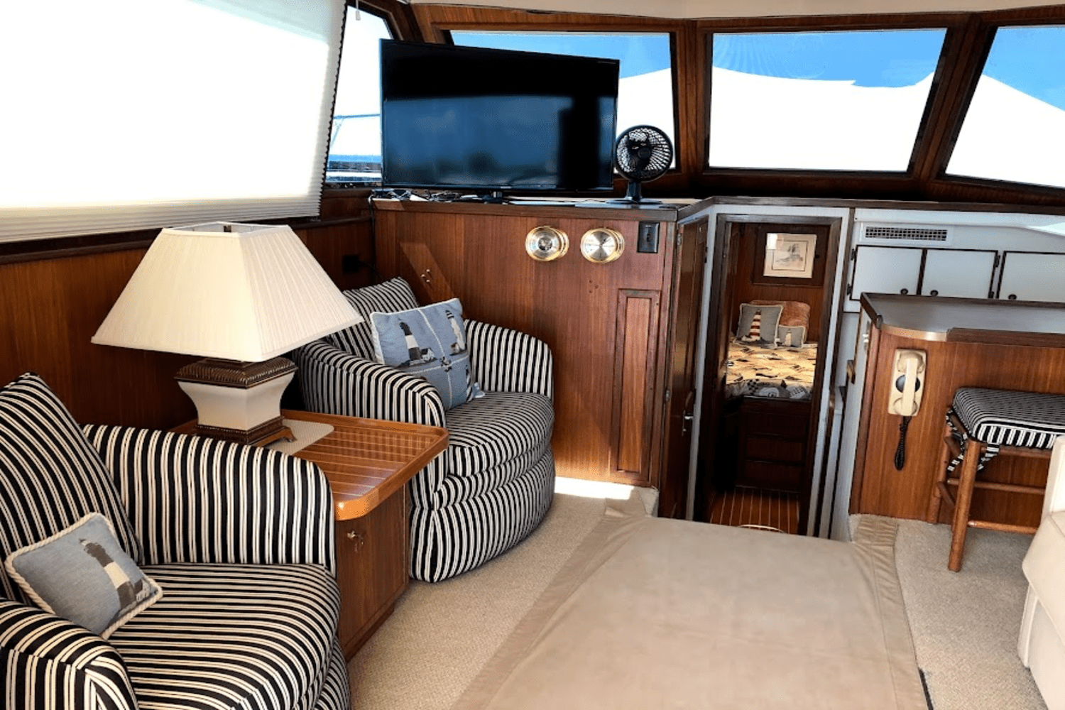 Slide: The Image of Hatteras 36 SPORT FISHERMAN 1986 - 22