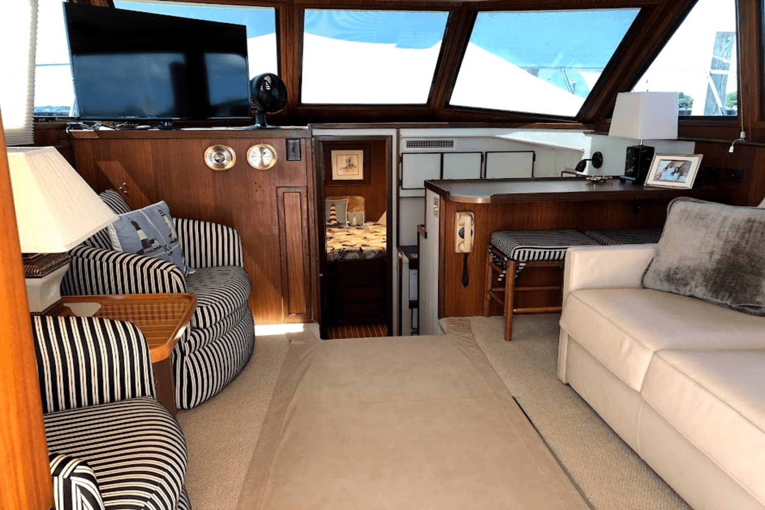 Slide: The Image of Hatteras 36 SPORT FISHERMAN 1986 - 23