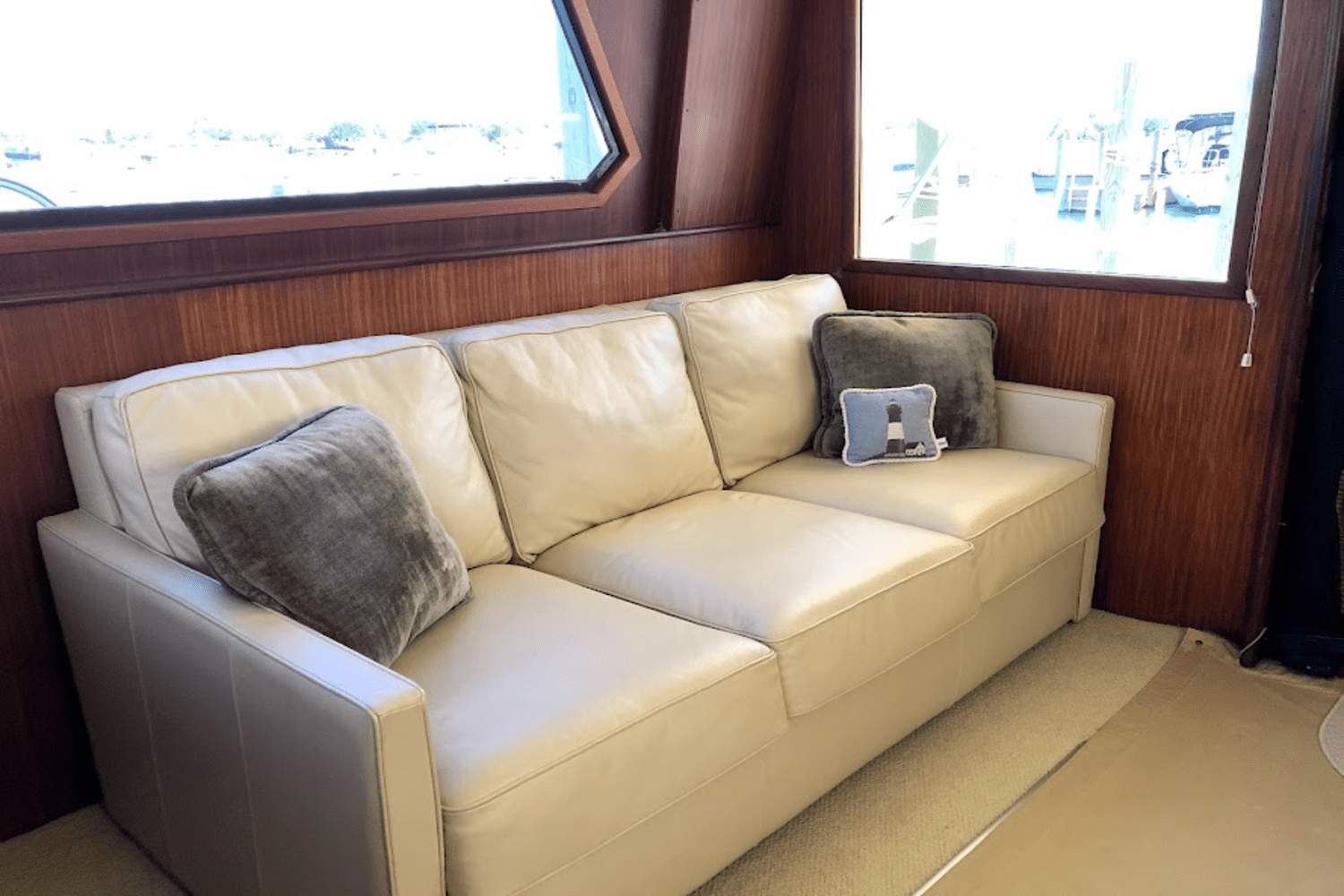 Slide: The Image of Hatteras 36 SPORT FISHERMAN 1986 - 26