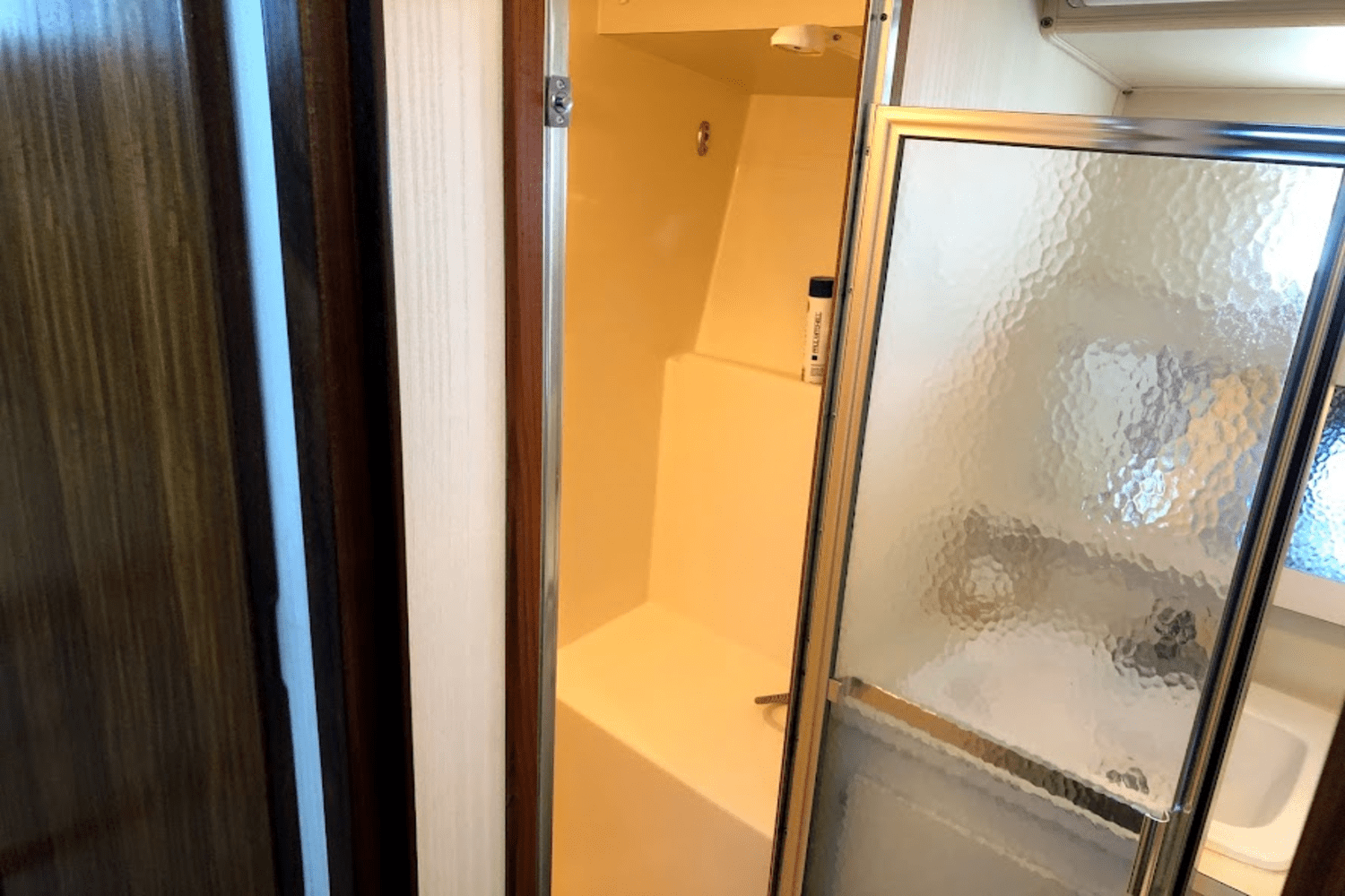 Slide: The Image of Hatteras 36 SPORT FISHERMAN 1986 - 32