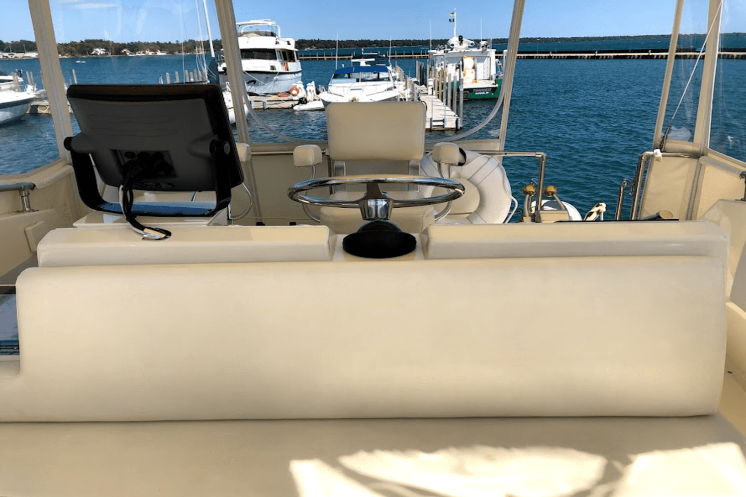 Slide: The Image of Hatteras 36 SPORT FISHERMAN 1986 - 7