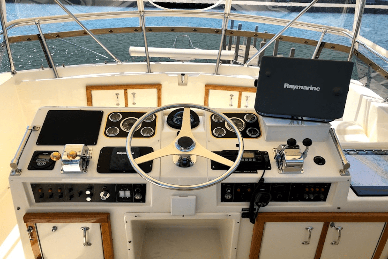 Slide: The Image of Hatteras 36 SPORT FISHERMAN 1986 - 9