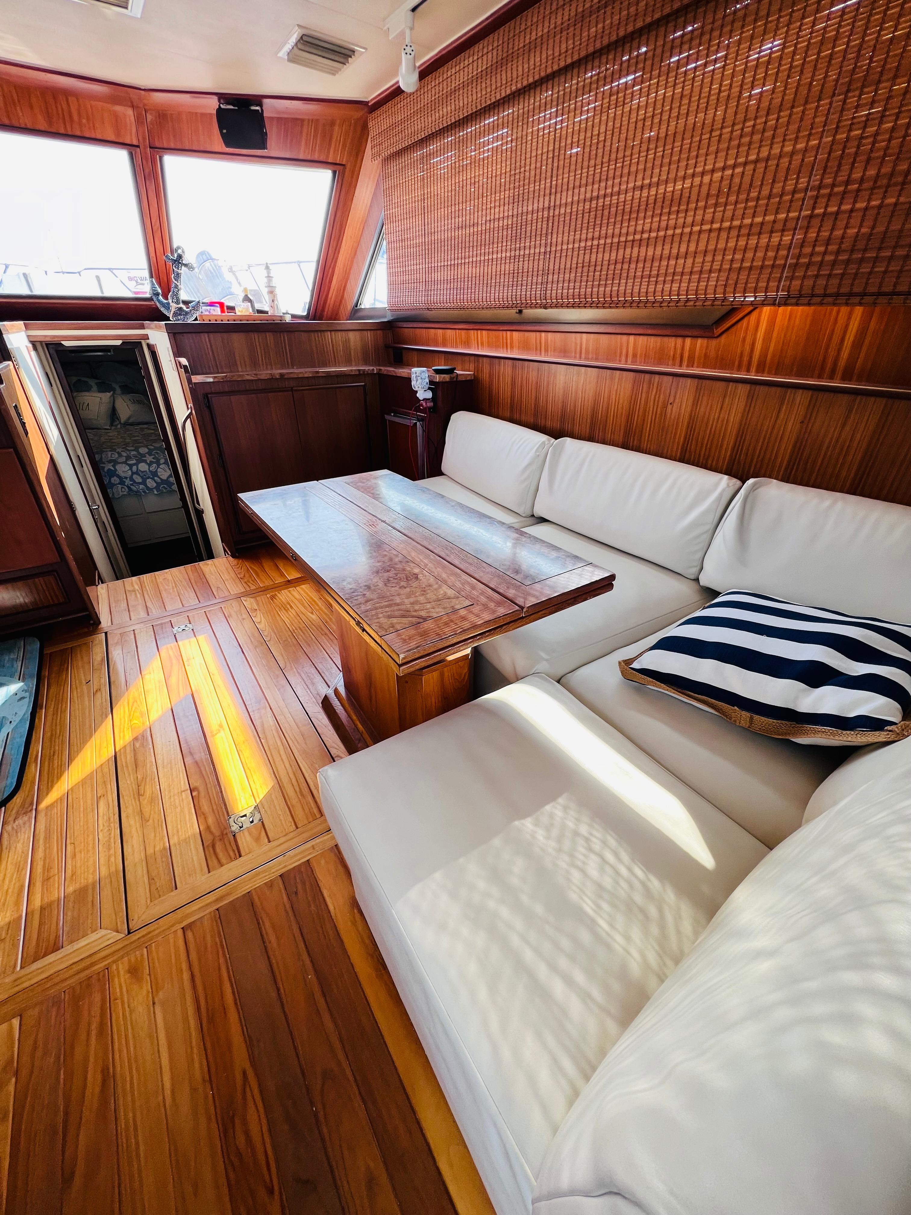 Slide: The Image of Hatteras 38 Convertible 1988 - 12