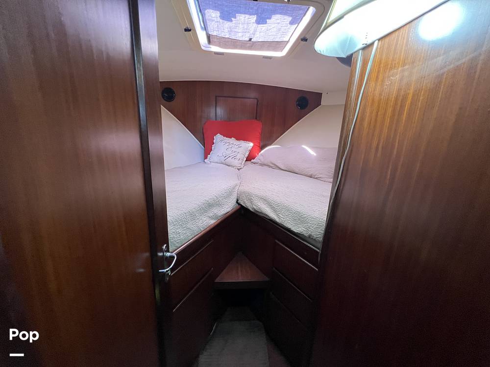 Slide: The Image of V Berth With Adjacent Head. - 15123955