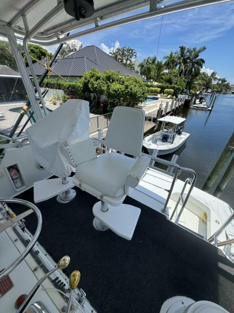 Slide: The Image of Hatteras 42 Convertible 1989 - 5500610