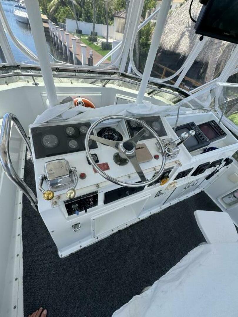 Slide: The Image of Hatteras 42 Convertible 1989 - 5500608