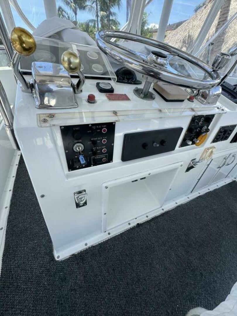 Slide: The Image of Hatteras 42 Convertible 1989 - 5500609
