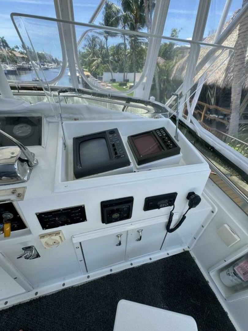 Slide: The Image of Hatteras 42 Convertible 1989 - 5500607