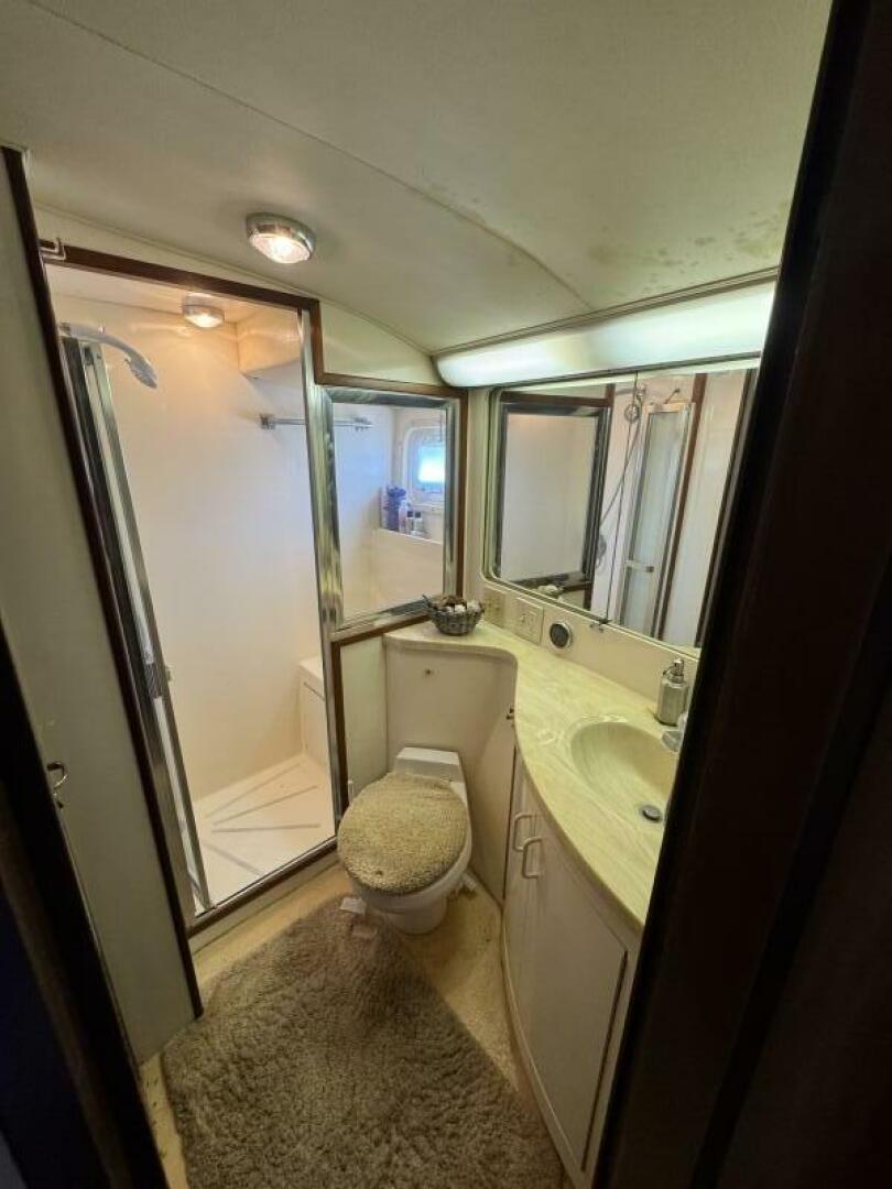 Slide: The Image of Hatteras 42 Convertible 1989 - 5500593