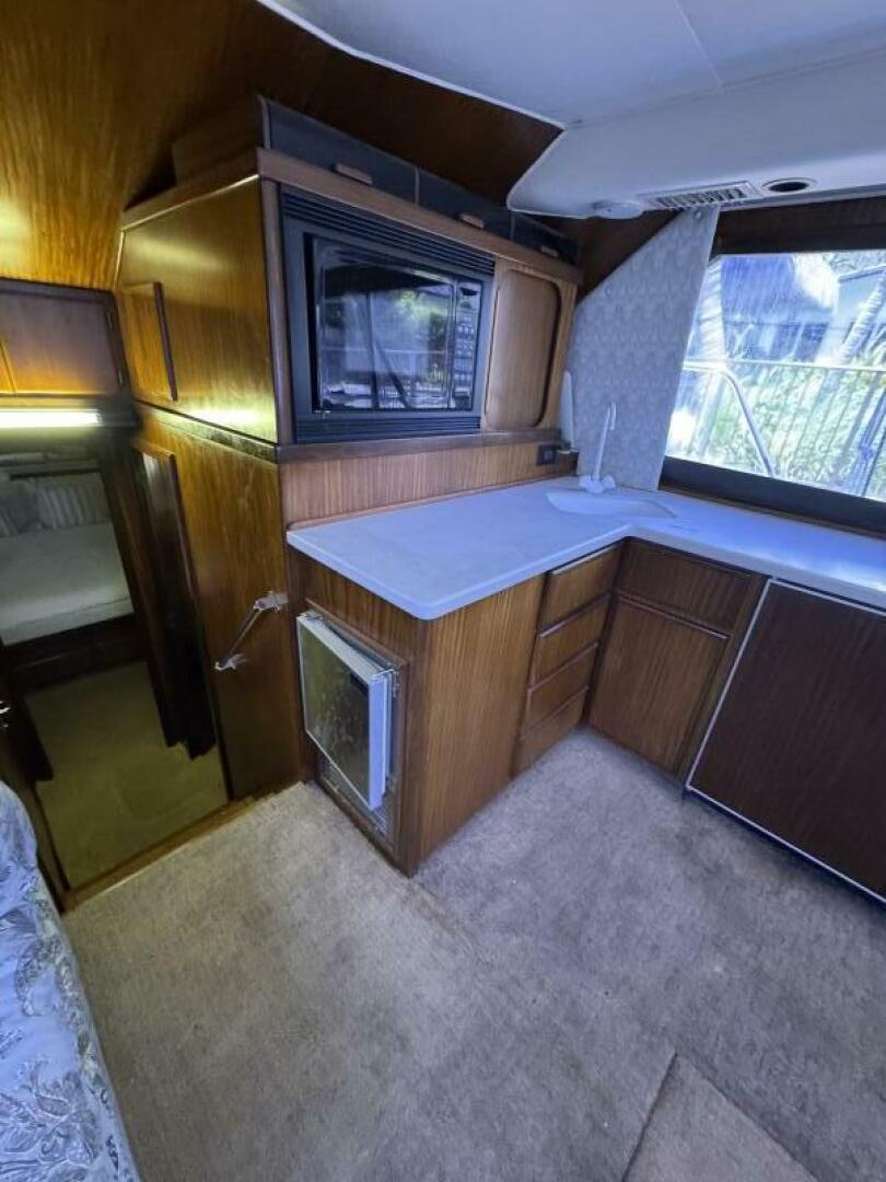 Slide: The Image of Hatteras 42 Convertible 1989 - 5500592
