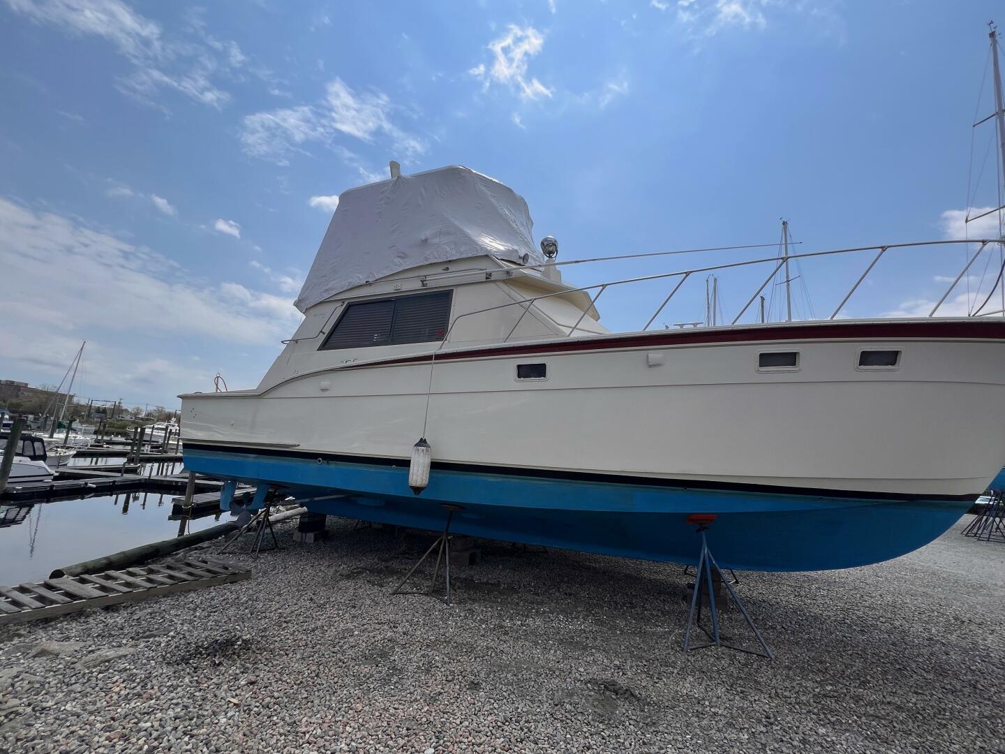 Slide: The Image of Hatteras 43 Convertible 1979 - 0