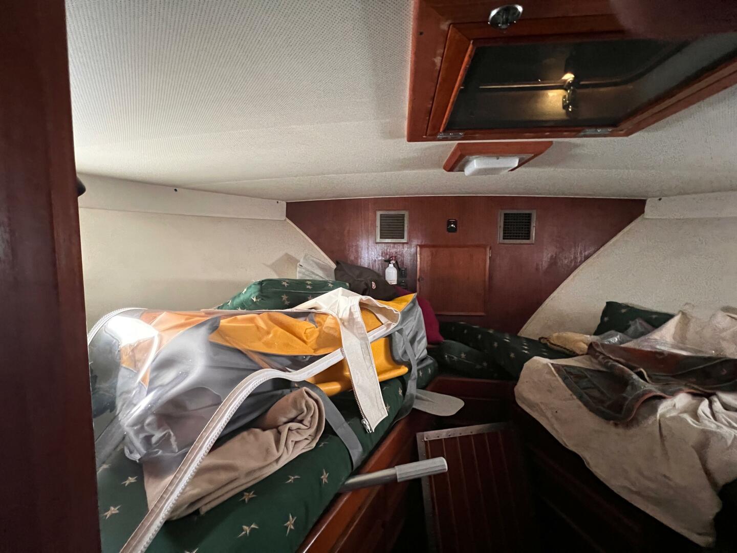 Slide: The Image of Hatteras 43 Convertible 1979 - 11
