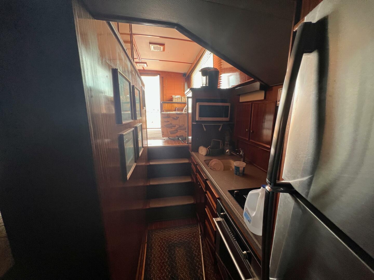 Slide: The Image of Hatteras 43 Convertible 1979 - 12