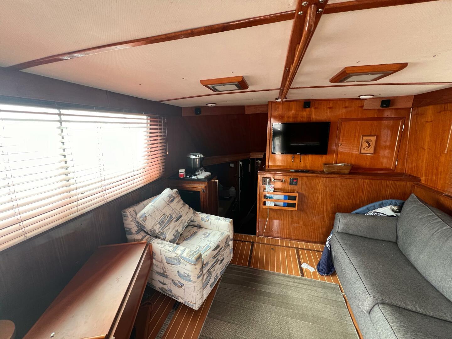 Slide: The Image of Hatteras 43 Convertible 1979 - 5