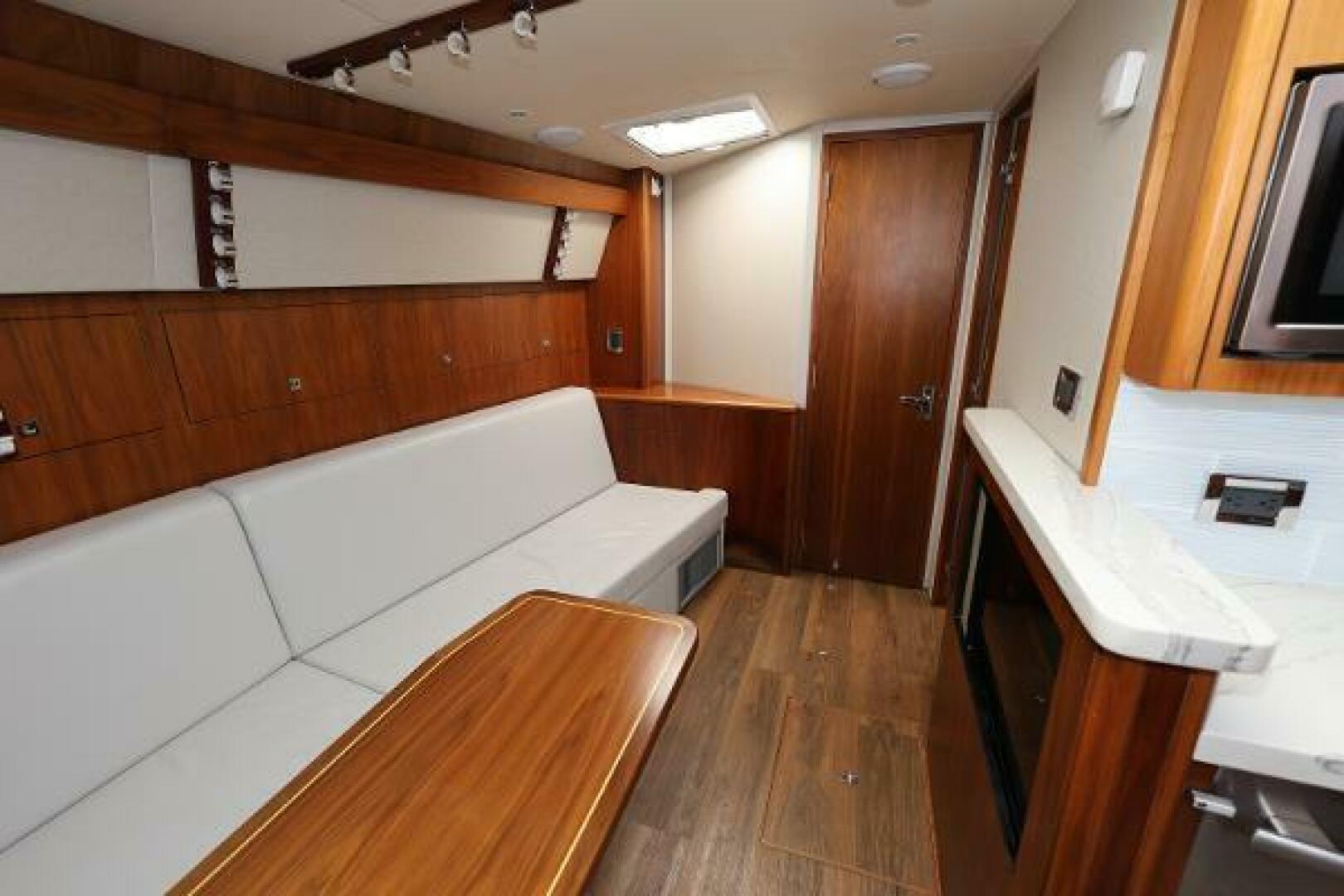 Slide: The Image of Hatteras 45 Express Sportfish 2018 - 5117058