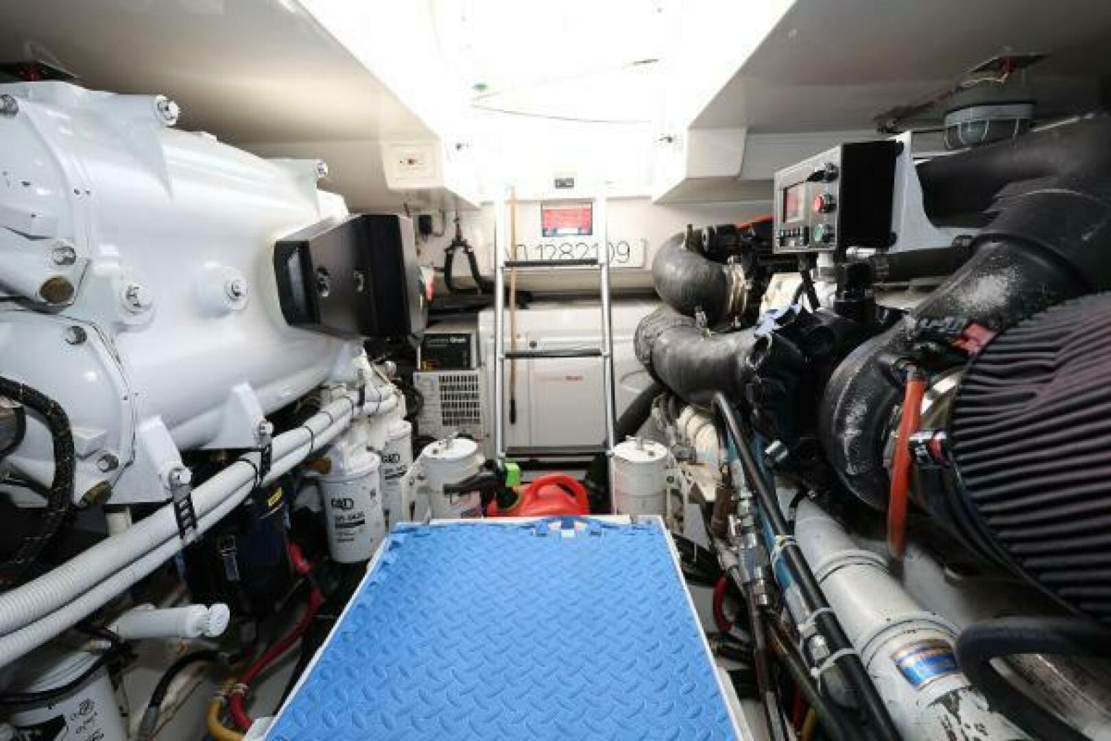 Slide: The Image of Hatteras 45 Express Sportfish 2018 - 5117079