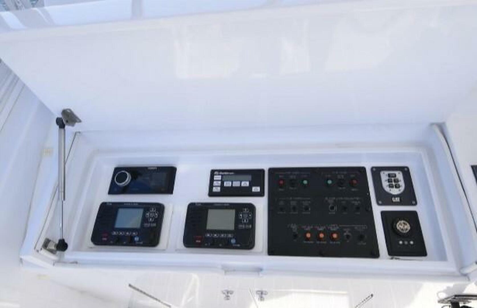 Slide: The Image of 2006 Hatteras 50 Convertible 'Burnin Daylight' - 4674054