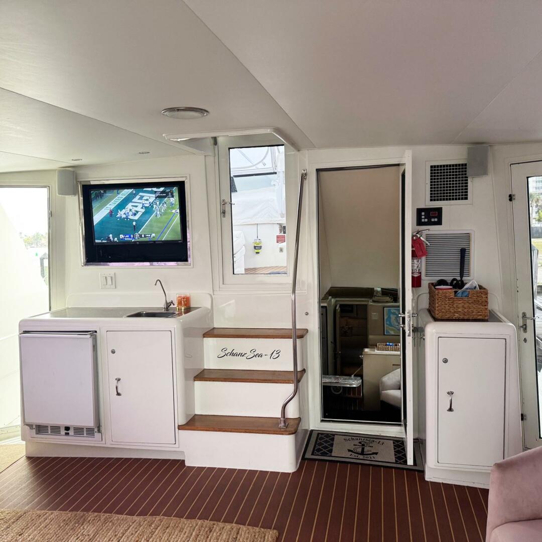 Slide: The Image of Aft Deck/Upper Salon - 4978188