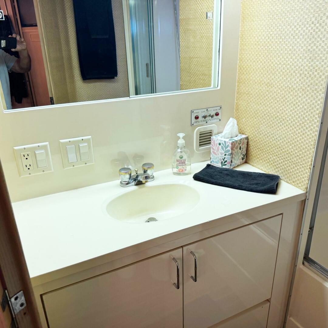Slide: The Image of Ensuite Master Head - 4978205