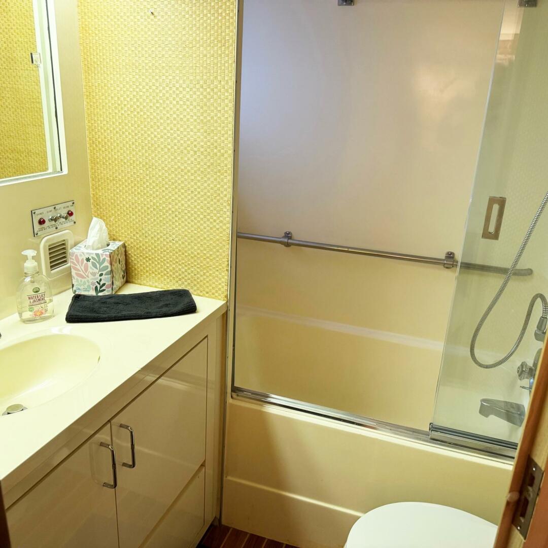 Slide: The Image of Master Head Tub/Shower - 4978206