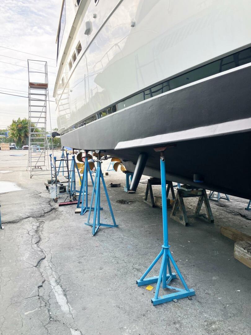 Slide: The Image of Bottom Paint/Hull Wax/Oct 2024 - 4978215