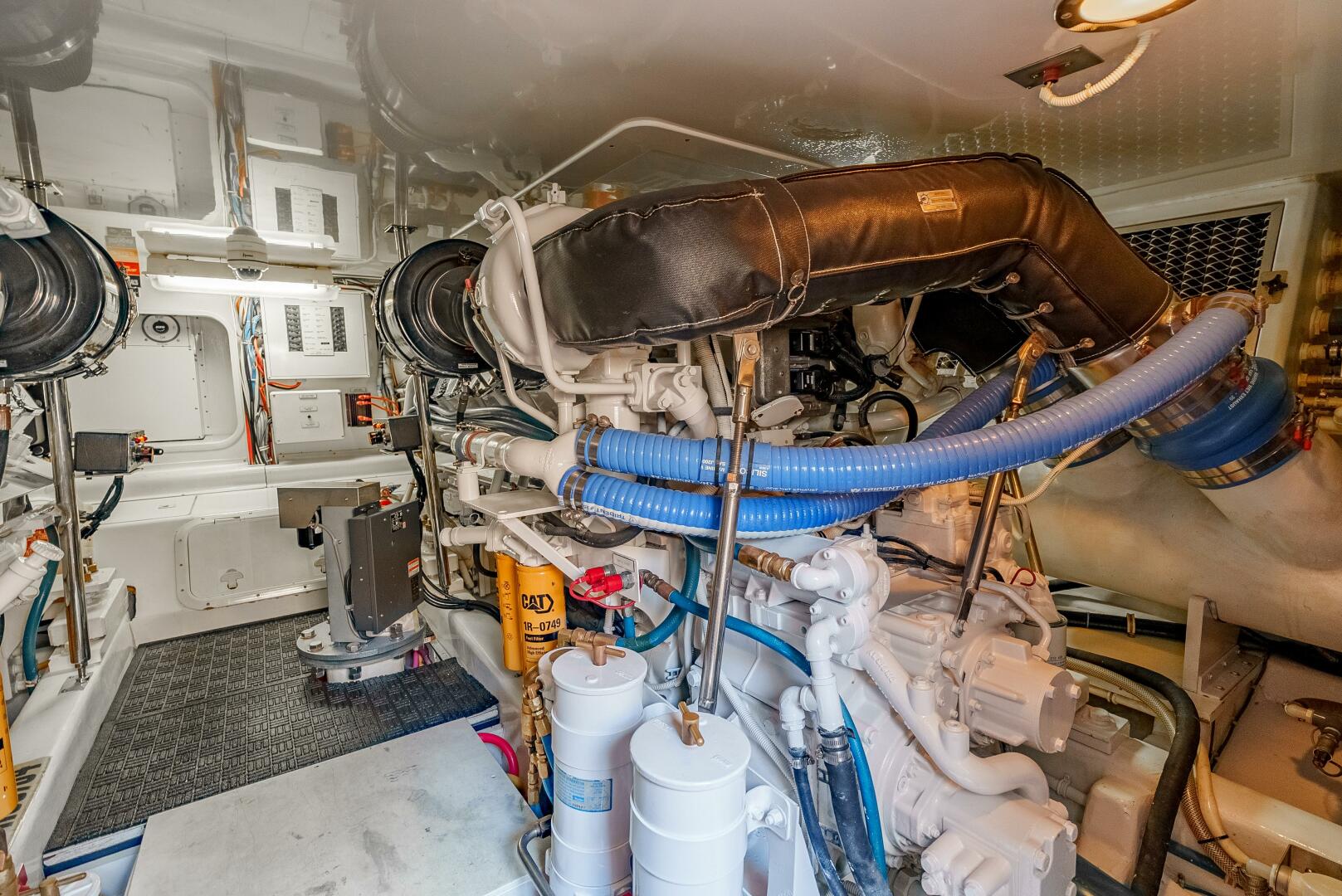 Slide: The Image of 2004 Hatteras 54 Convertible - 5362604