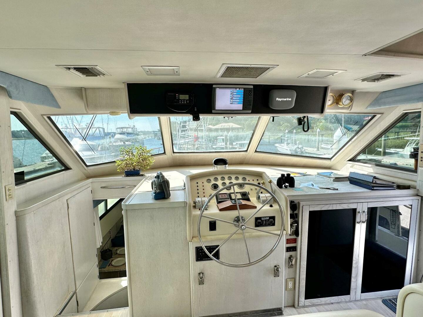Slide: The Image of Hatteras 54 MotorYacht 1987 - 5103156