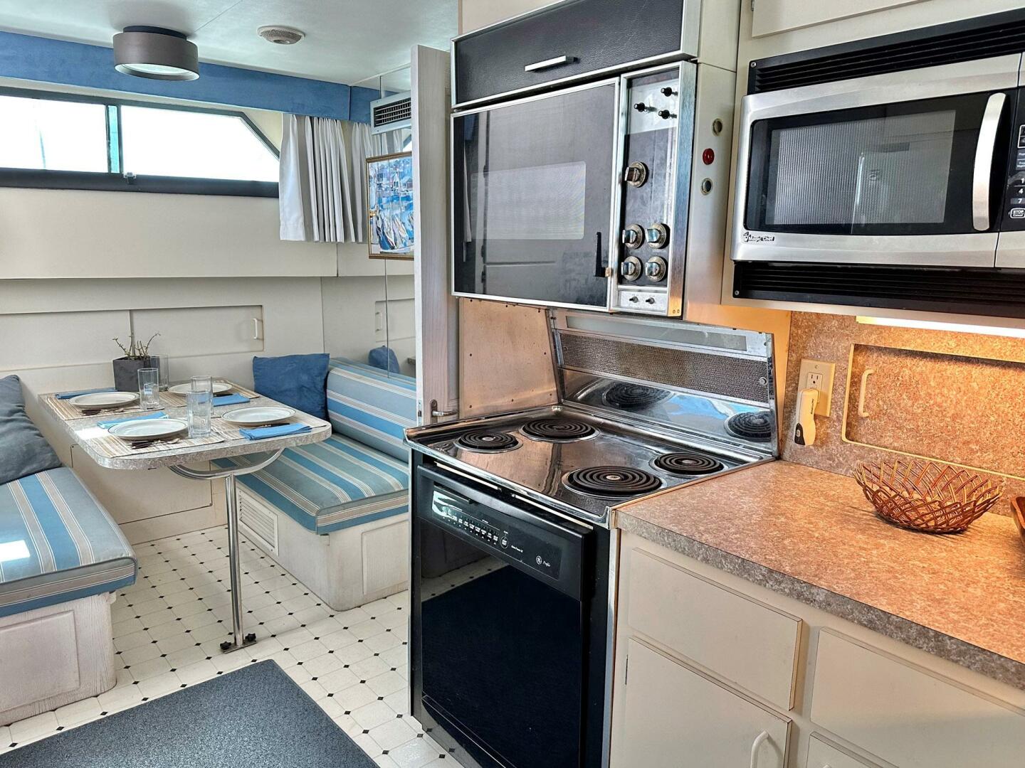 Slide: The Image of Hatteras 54 MotorYacht 1987 - 5103163