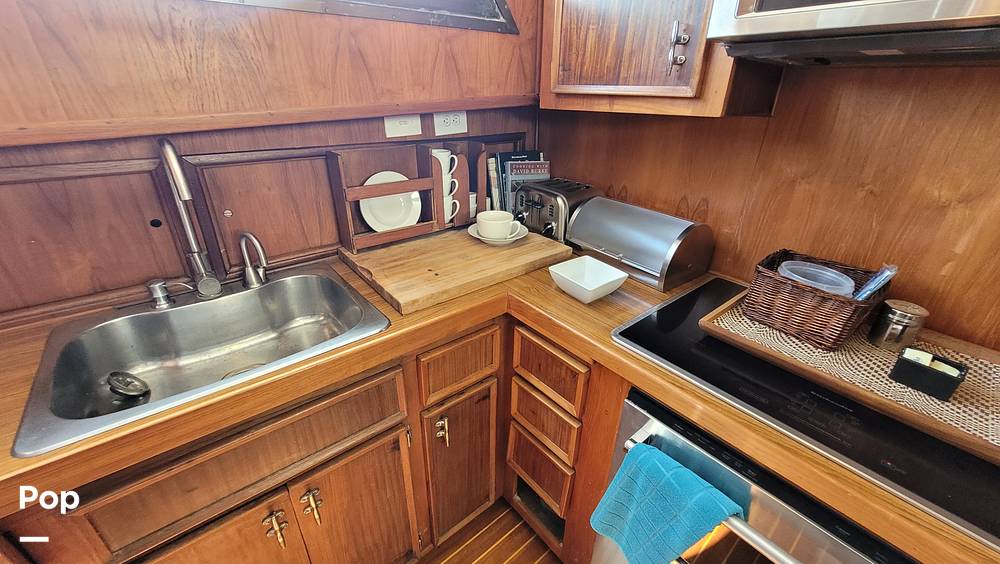 Slide: The Image of Hatteras 58 Fisherman 1979 - 10299097