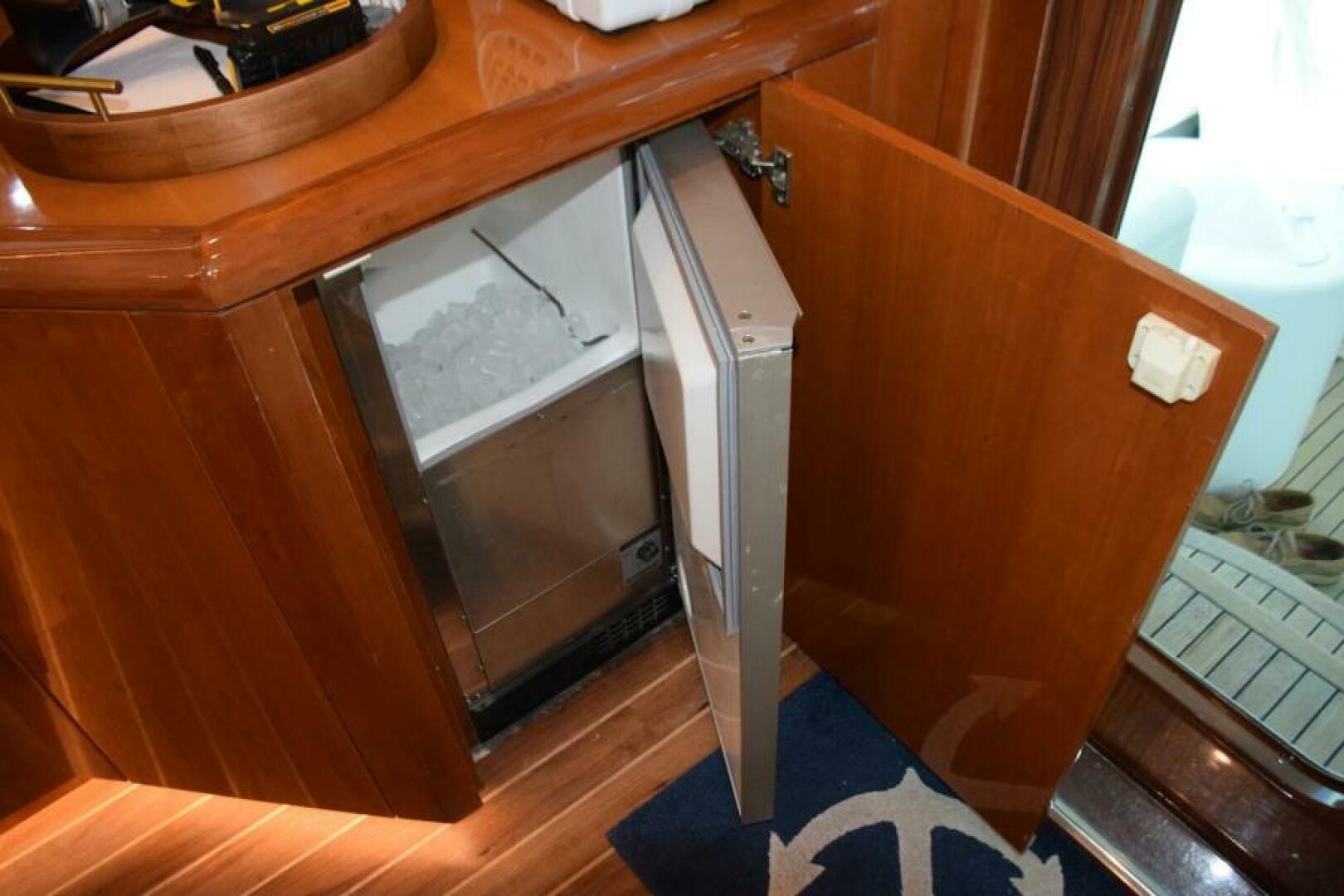 Slide: The Image of Salon Cubemaker    - 5133515