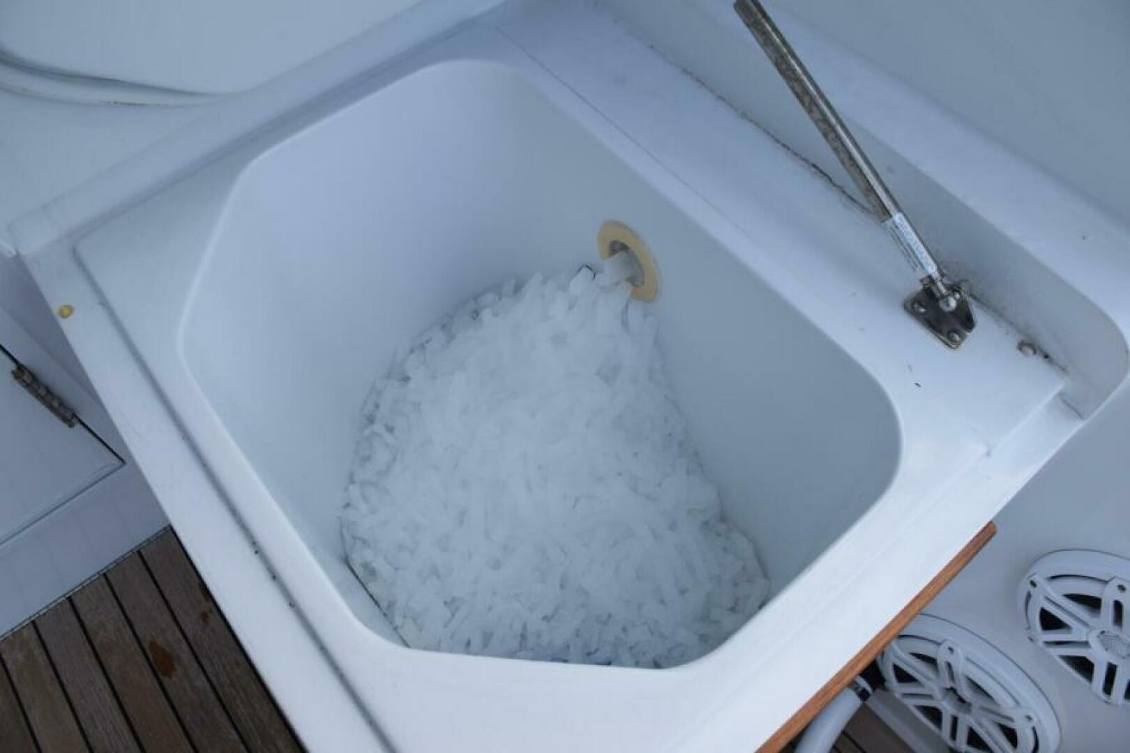 Slide: The Image of Eskimo Ice Storage Bin   - 5133546