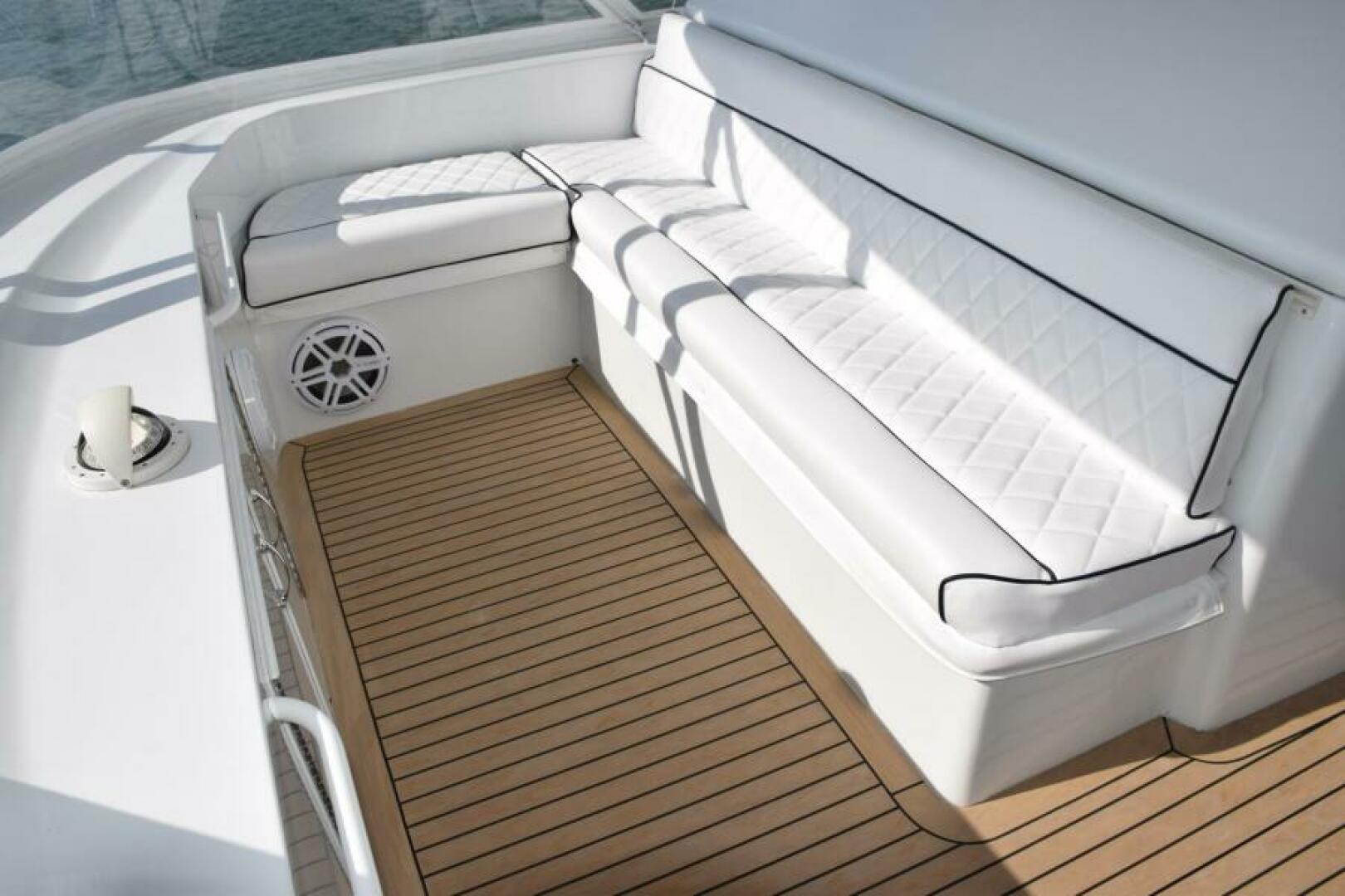 Slide: The Image of Forward Flybridge Lounge   - 5133563