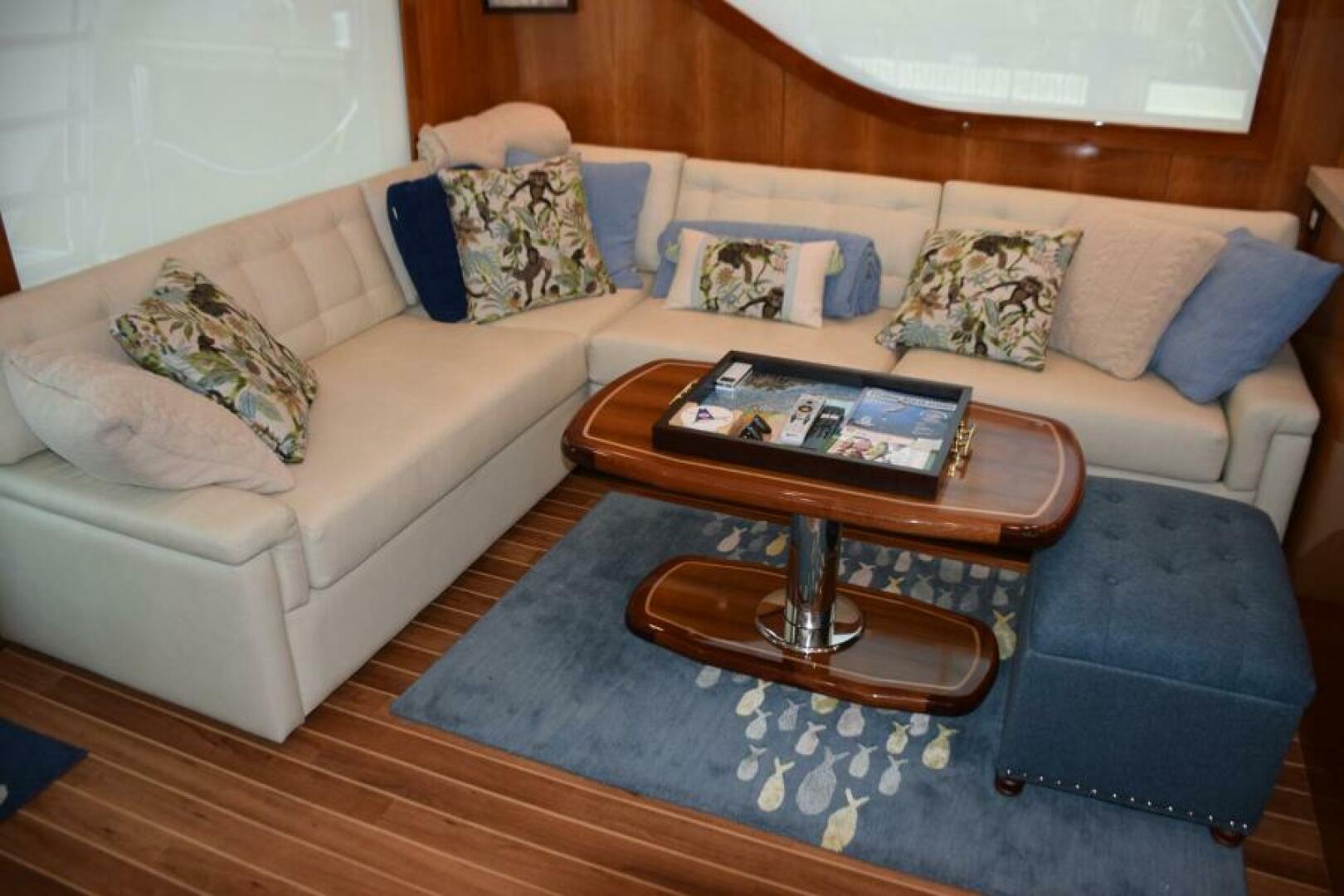 Slide: The Image of Salon Settee      - 5133513