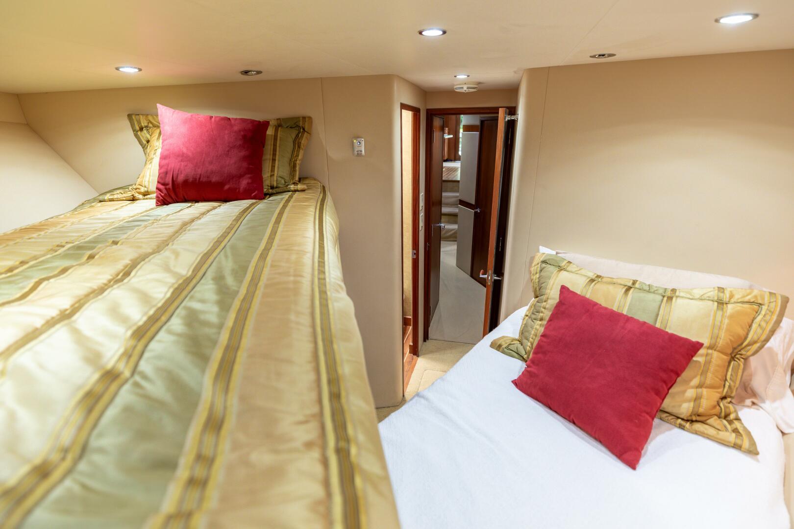 Slide: The Image of 2008 Hatteras 60 Convertible  VIP Stateroom 2 - 4614956