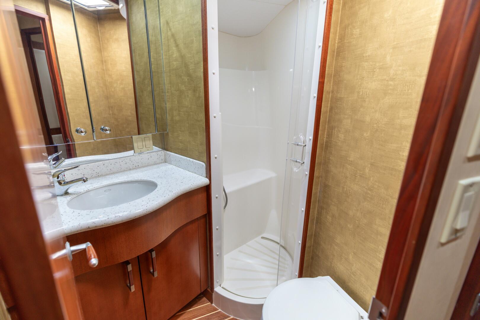 Slide: The Image of 2008 Hatteras 60 Convertible  VIP Head - 4614971