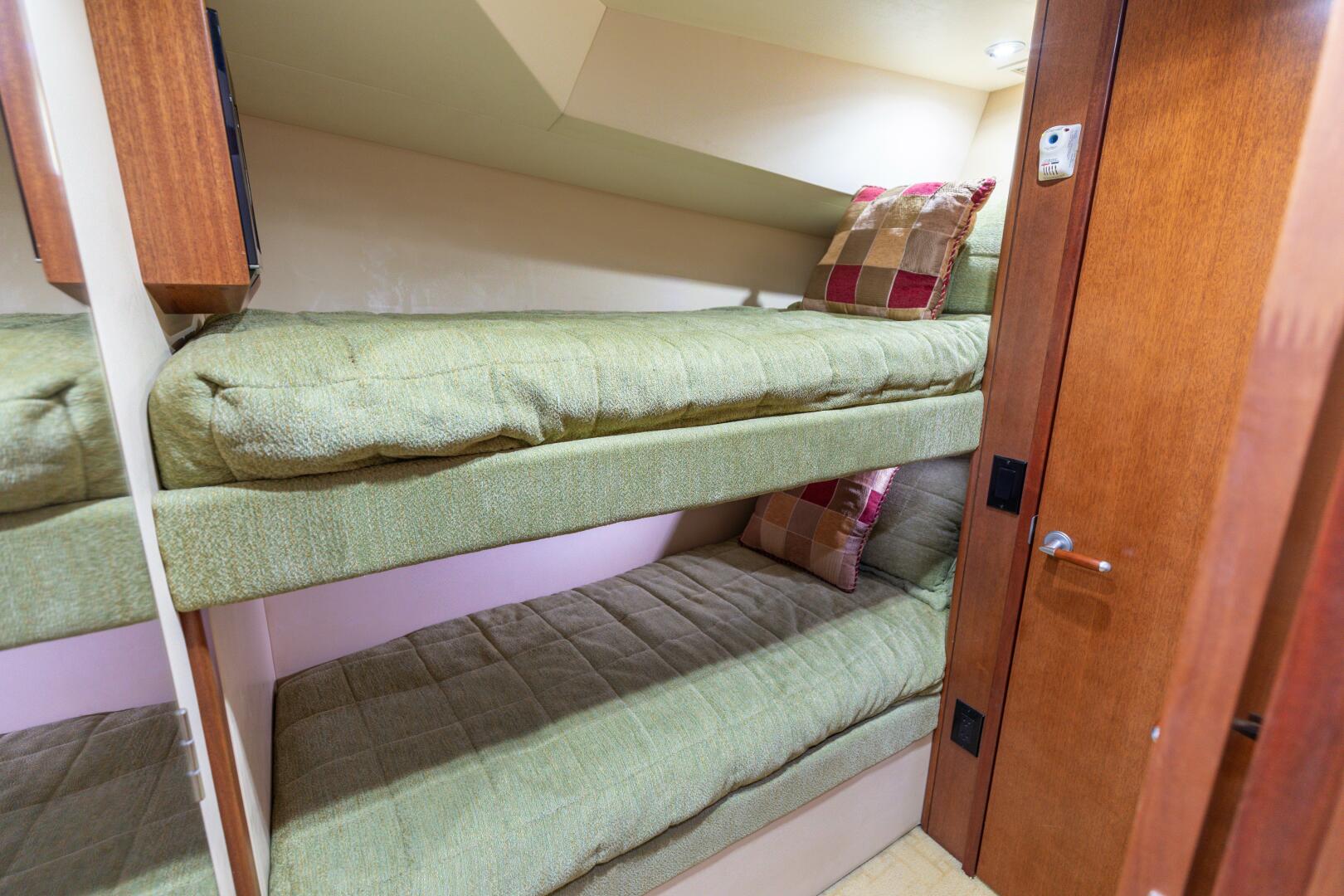 Slide: The Image of 2008 Hatteras 60 Convertible  Guest Stateroom - 4614947