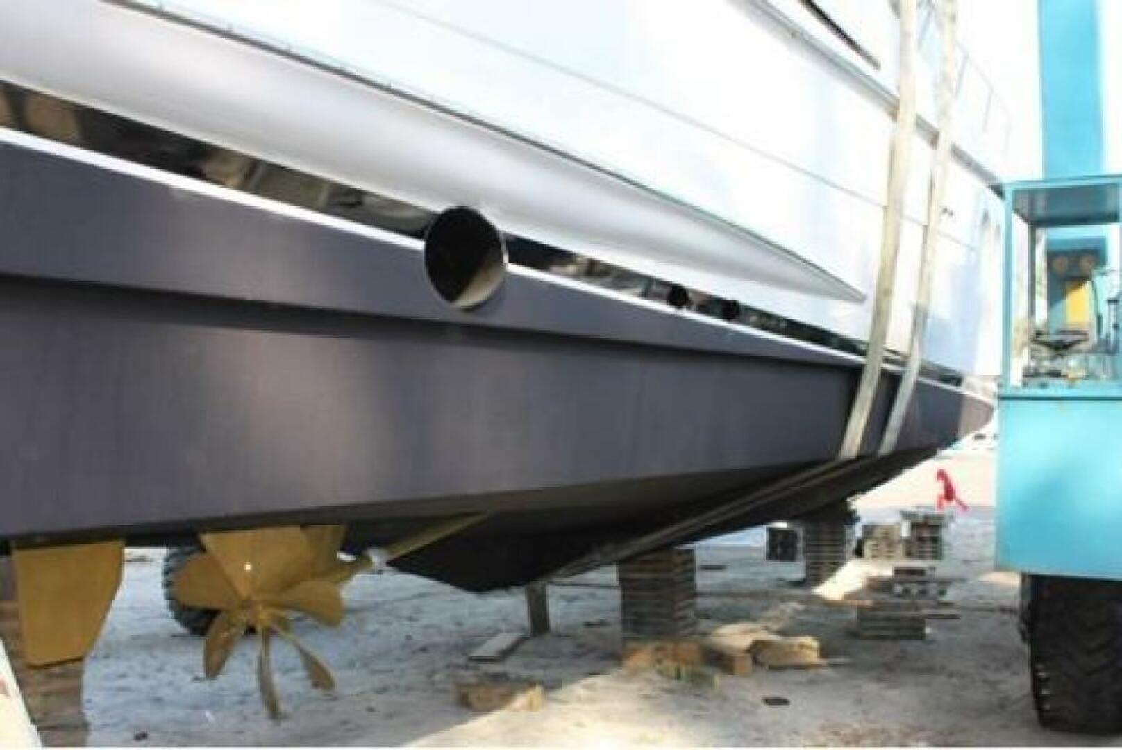 Slide: The Image of 2009 Hatteras 60 Motor Yacht Little Wave - 4623525