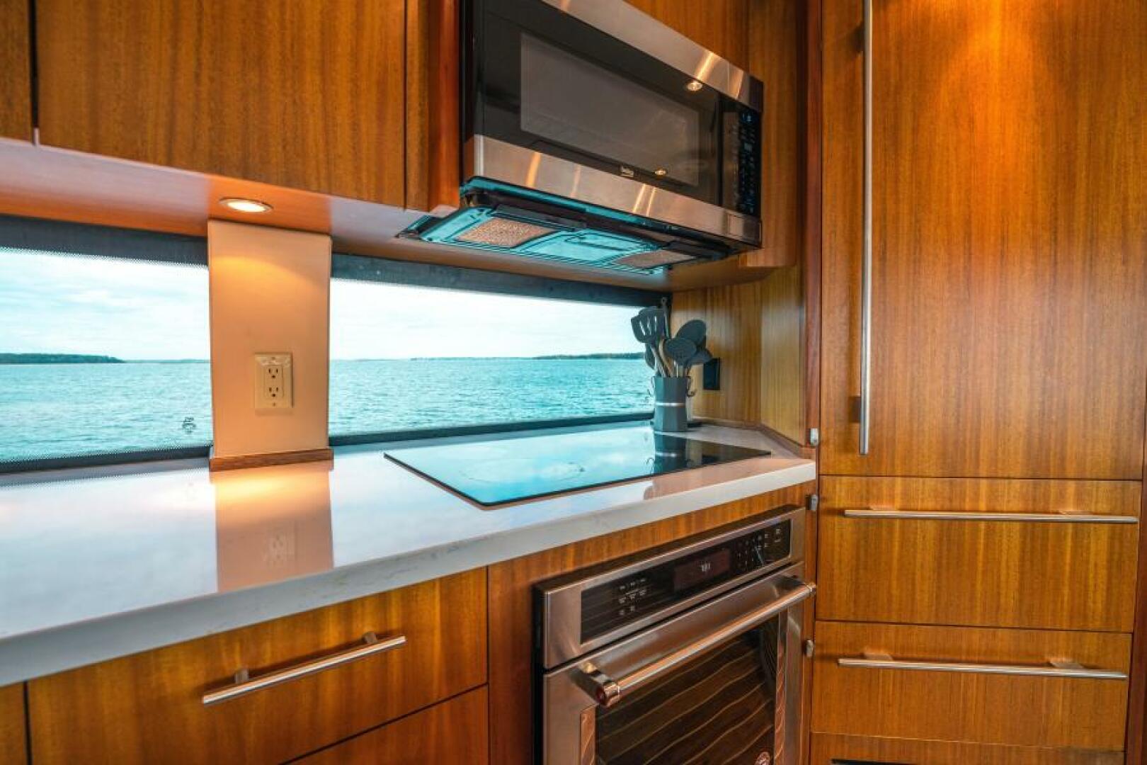 Slide: The Image of 2009 Hatteras 60 Motor Yacht Little Wave - 4623427