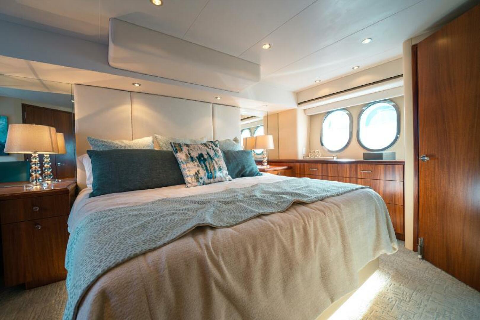 Slide: The Image of 2009 Hatteras 60 Motor Yacht Little Wave - 4623434
