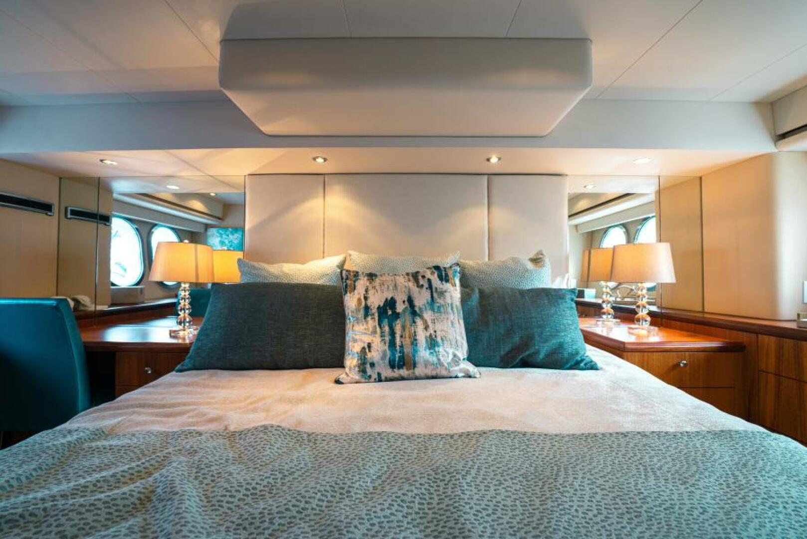 Slide: The Image of 2009 Hatteras 60 Motor Yacht Little Wave - 4623436