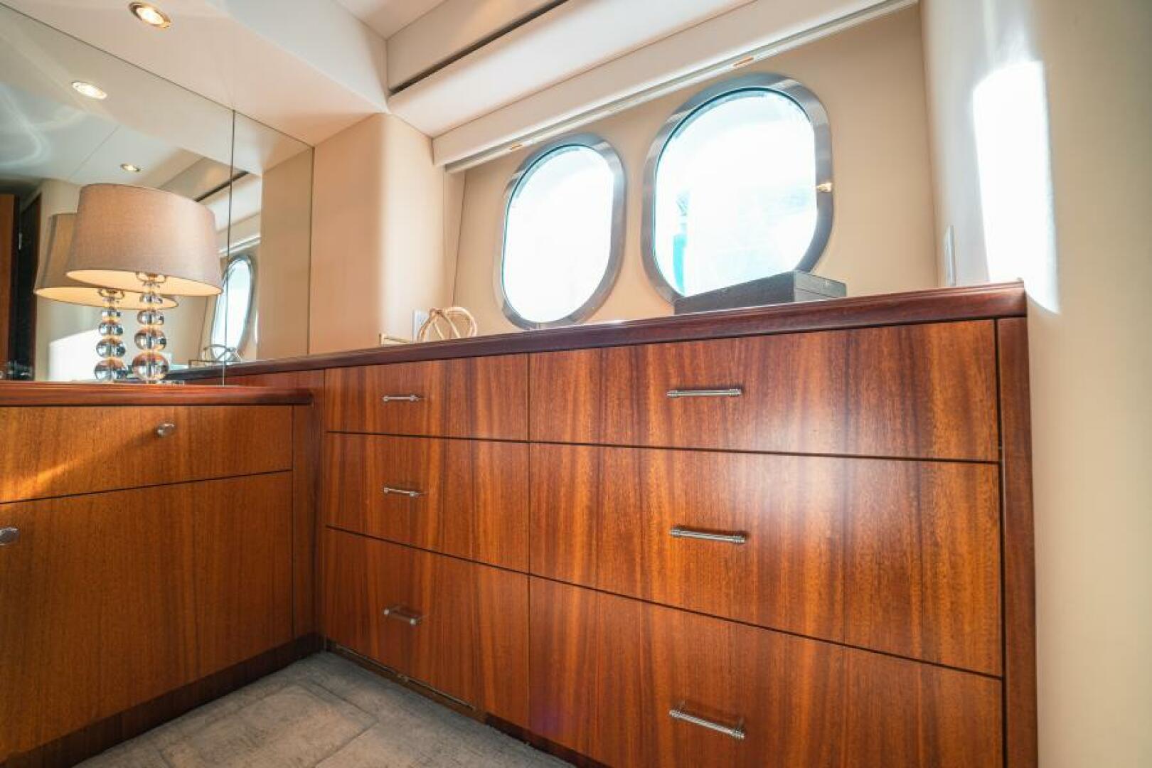 Slide: The Image of 2009 Hatteras 60 Motor Yacht Little Wave - 4623442