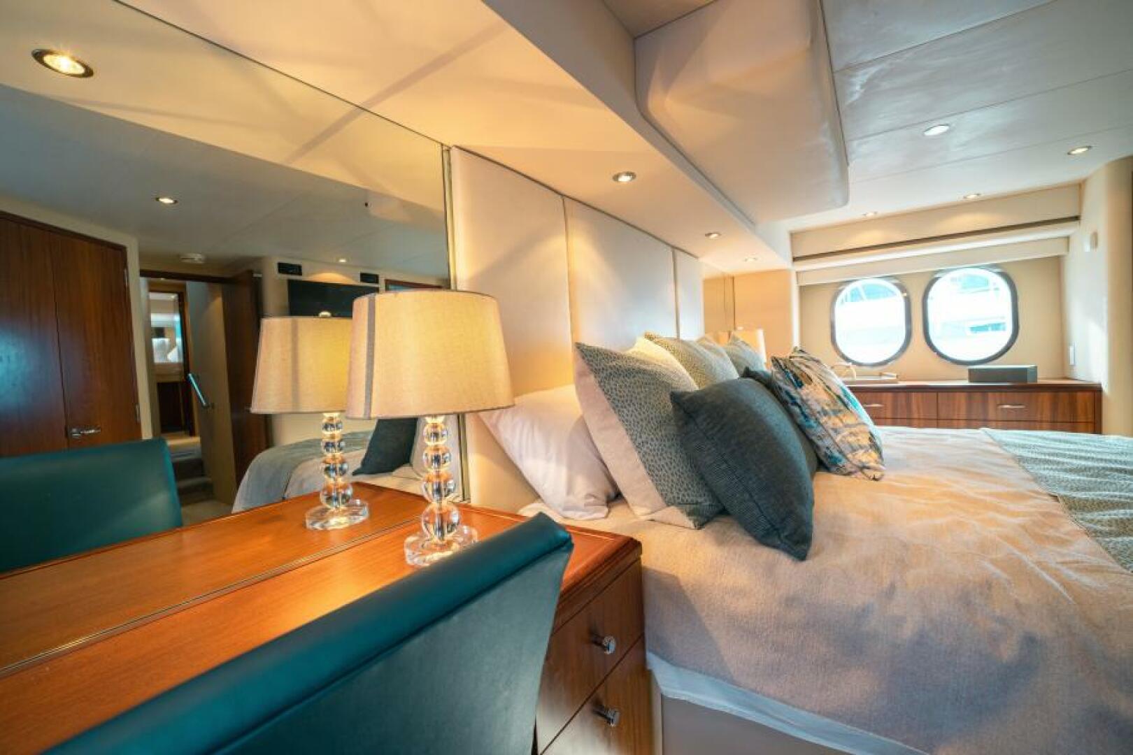 Slide: The Image of 2009 Hatteras 60 Motor Yacht Little Wave - 4623444