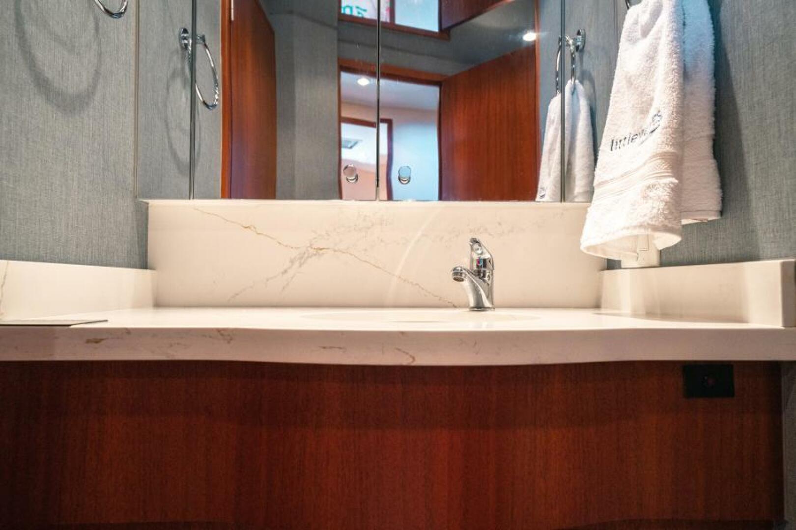 Slide: The Image of 2009 Hatteras 60 Motor Yacht Little Wave - 4623453